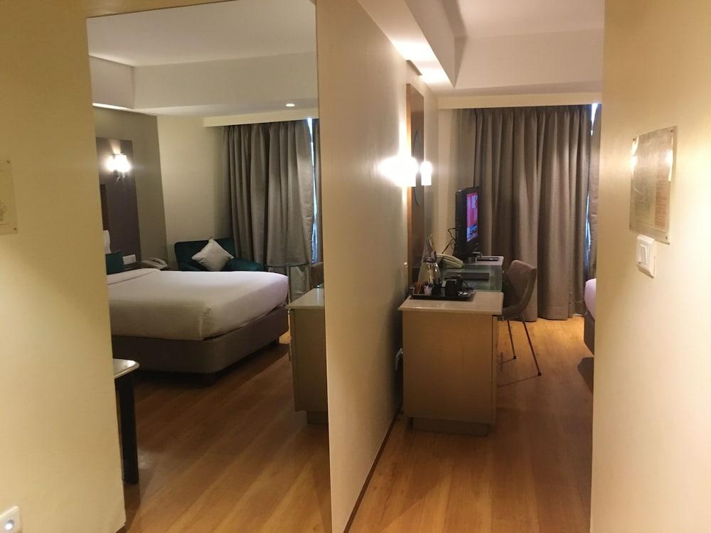 The Golkonda Hotel Hyderabad Exterior photo