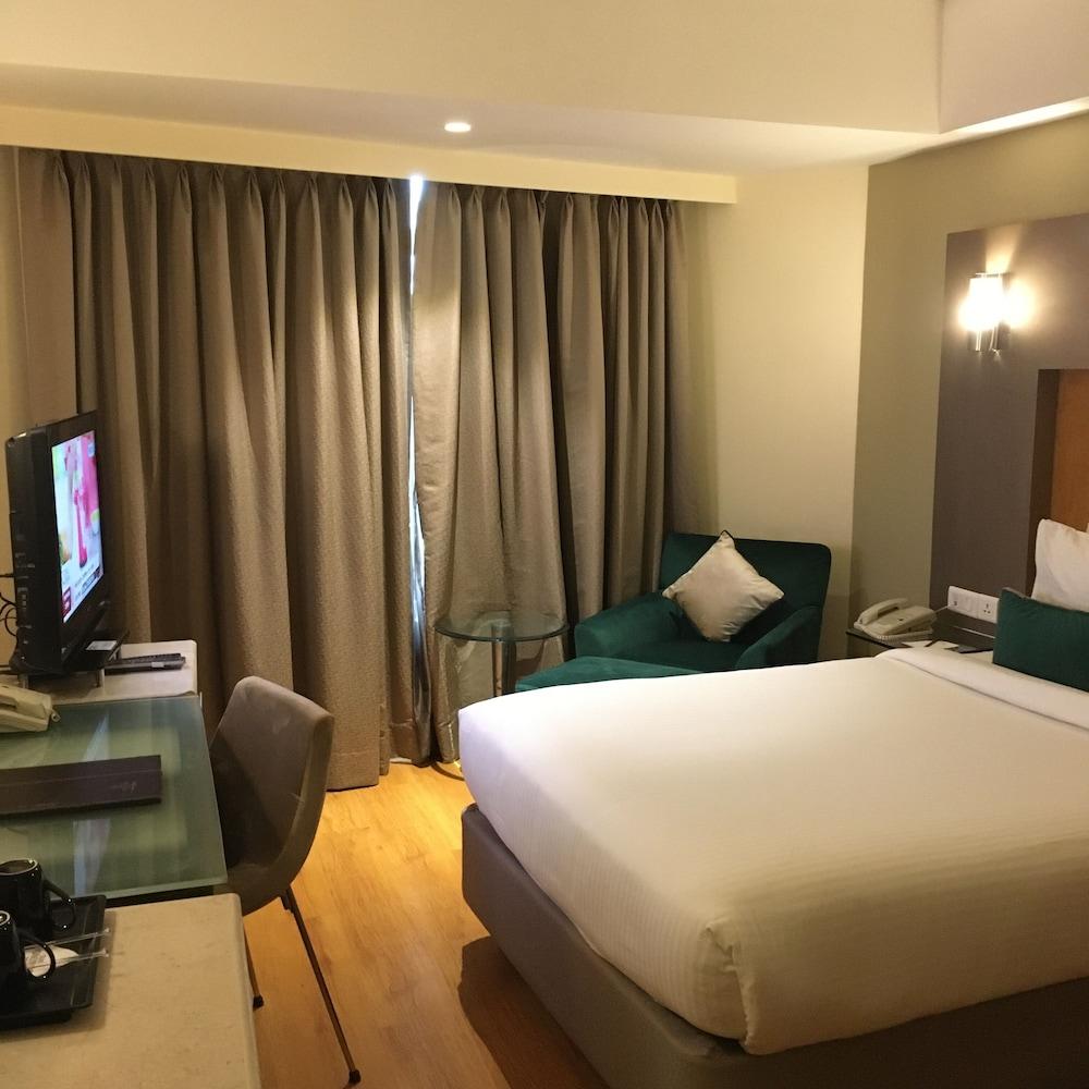 The Golkonda Hotel Hyderabad Exterior photo